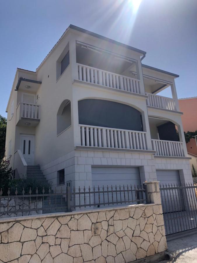 Apartments Sandra ロゴズニッツァ エクステリア 写真