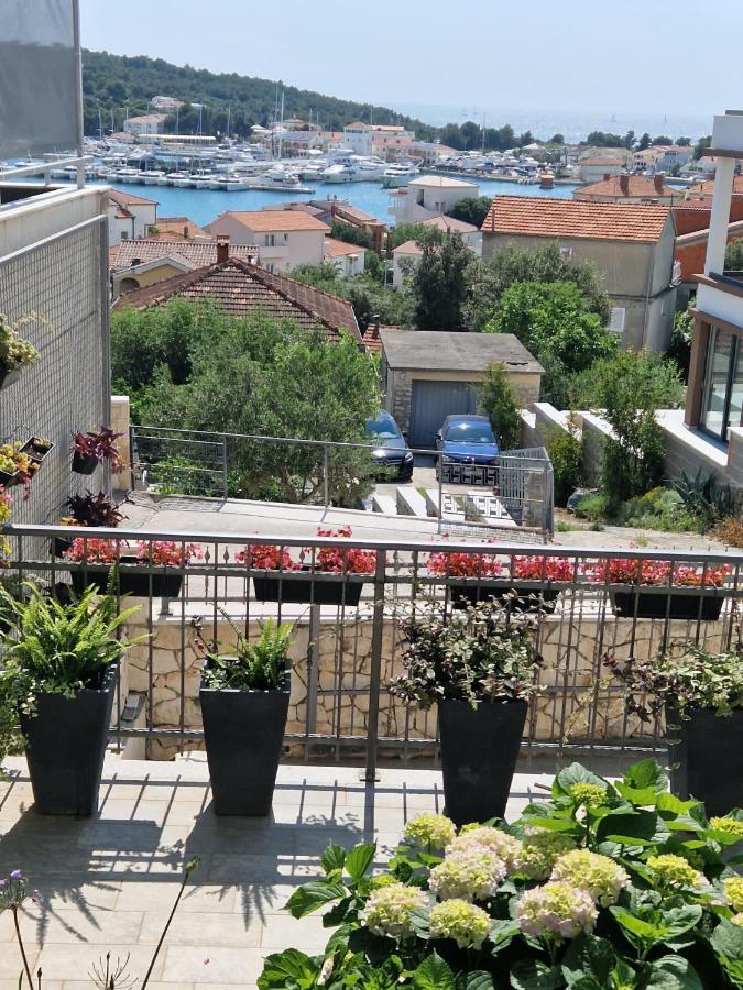 Apartments Sandra ロゴズニッツァ エクステリア 写真