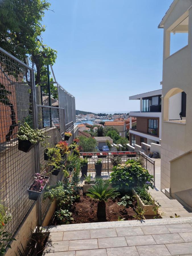 Apartments Sandra ロゴズニッツァ エクステリア 写真