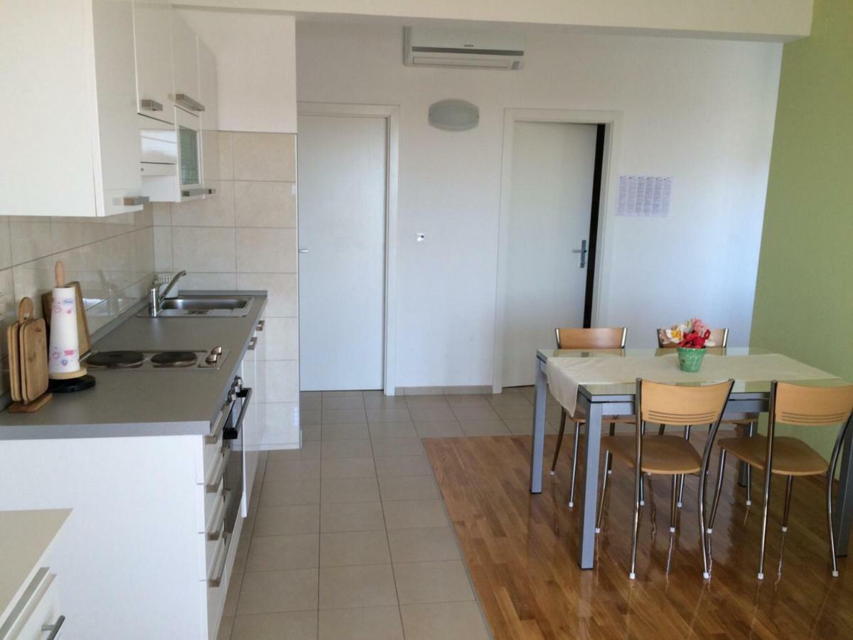 Apartments Sandra ロゴズニッツァ エクステリア 写真